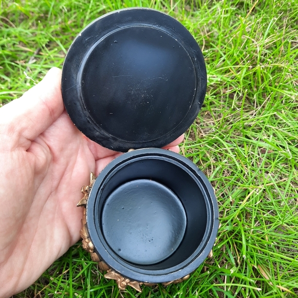 Small Round Gold Metallic 3D Bee Trinket Box - Picture 8 of 10